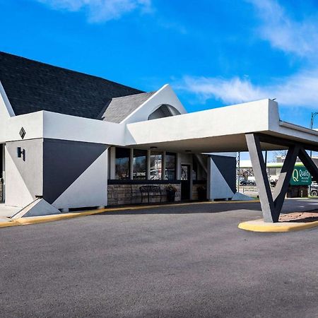 Quality Inn & Suites Near I-480 And I-29 Council Bluffs Bagian luar foto