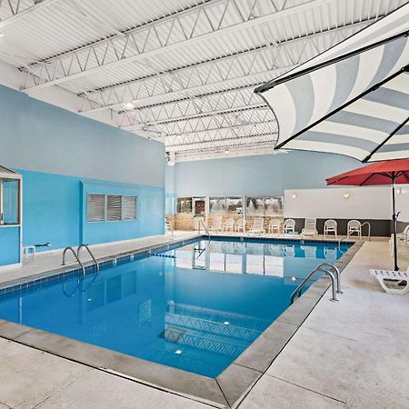 Quality Inn & Suites Near I-480 And I-29 Council Bluffs Bagian luar foto