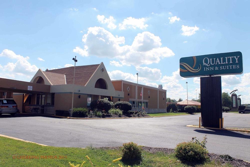 Quality Inn & Suites Near I-480 And I-29 Council Bluffs Bagian luar foto