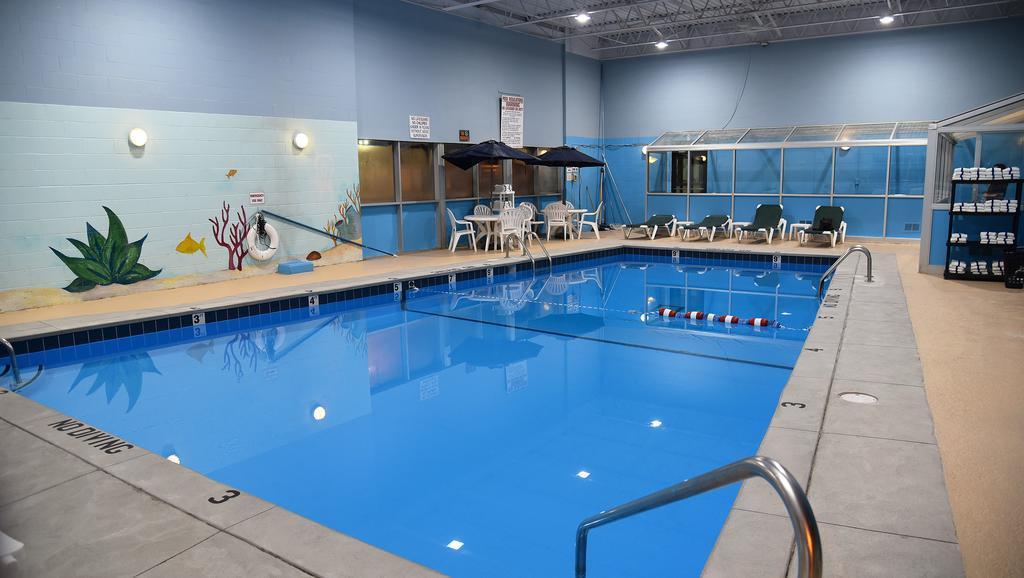 Quality Inn & Suites Near I-480 And I-29 Council Bluffs Bagian luar foto