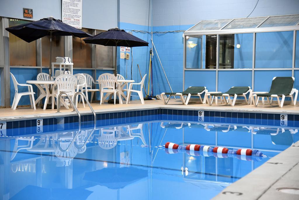 Quality Inn & Suites Near I-480 And I-29 Council Bluffs Bagian luar foto