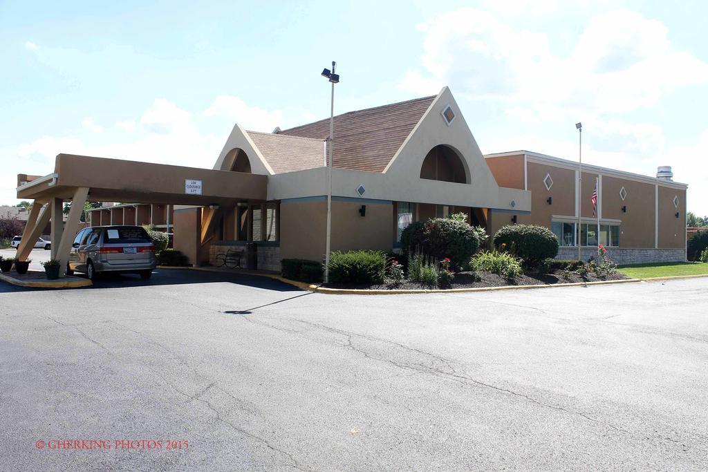 Quality Inn & Suites Near I-480 And I-29 Council Bluffs Bagian luar foto
