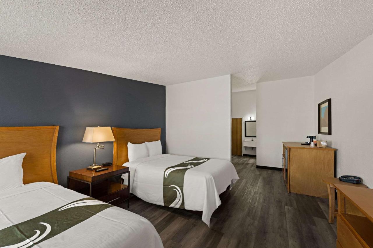 Quality Inn & Suites Near I-480 And I-29 Council Bluffs Bagian luar foto