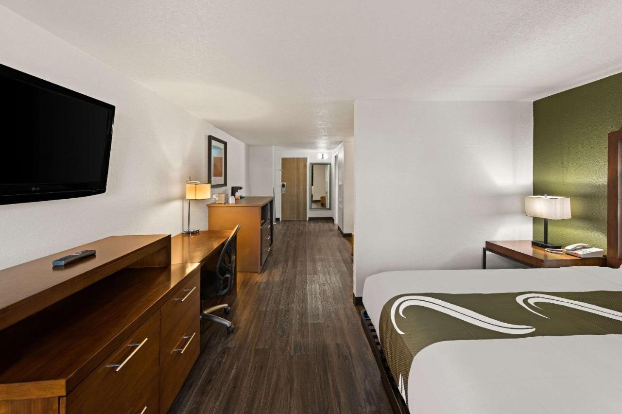 Quality Inn & Suites Near I-480 And I-29 Council Bluffs Bagian luar foto