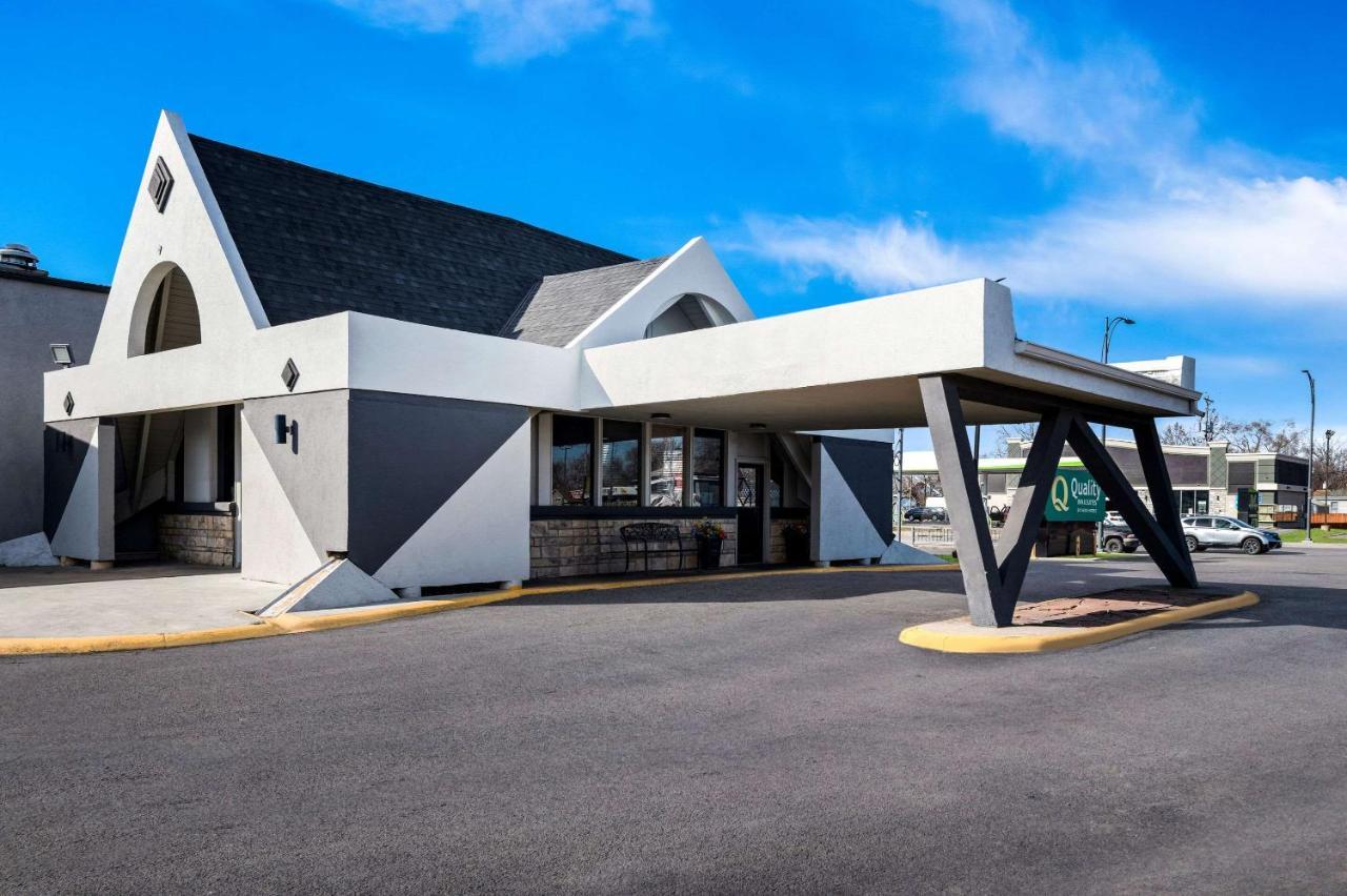 Quality Inn & Suites Near I-480 And I-29 Council Bluffs Bagian luar foto