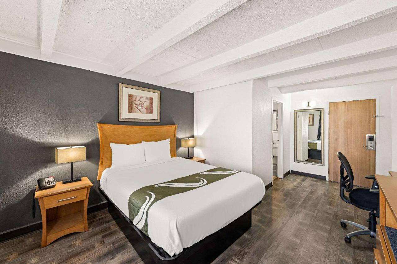 Quality Inn & Suites Near I-480 And I-29 Council Bluffs Bagian luar foto