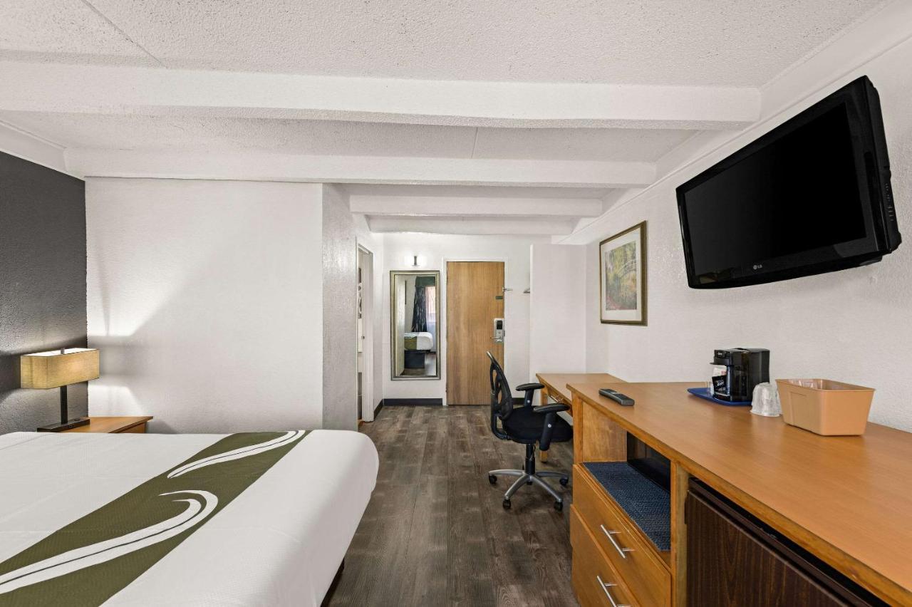 Quality Inn & Suites Near I-480 And I-29 Council Bluffs Bagian luar foto