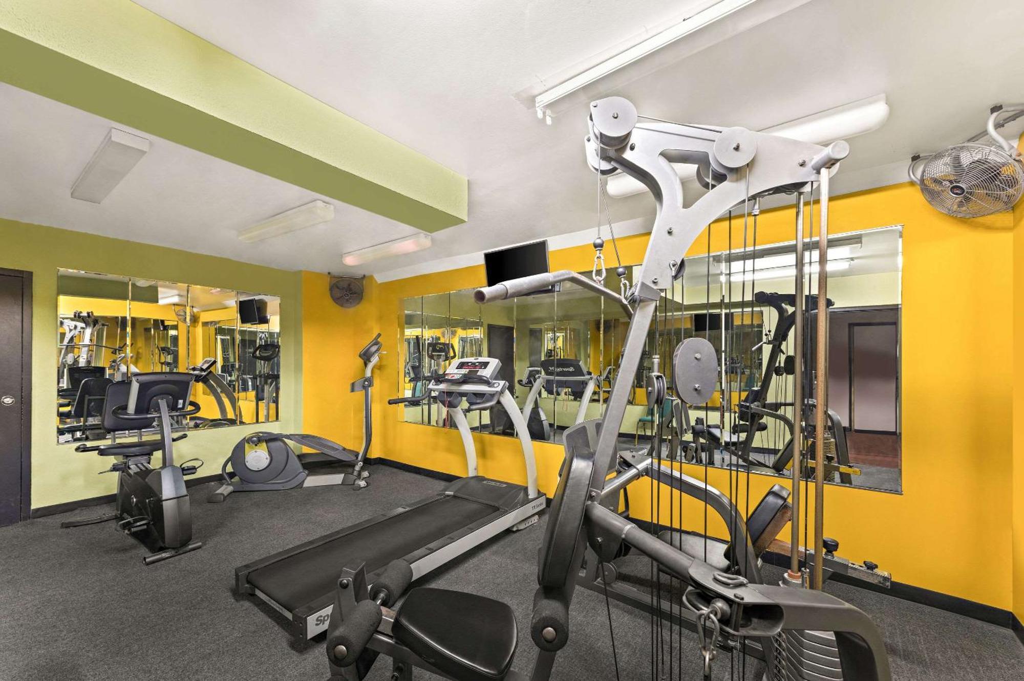 Quality Inn & Suites Near I-480 And I-29 Council Bluffs Bagian luar foto