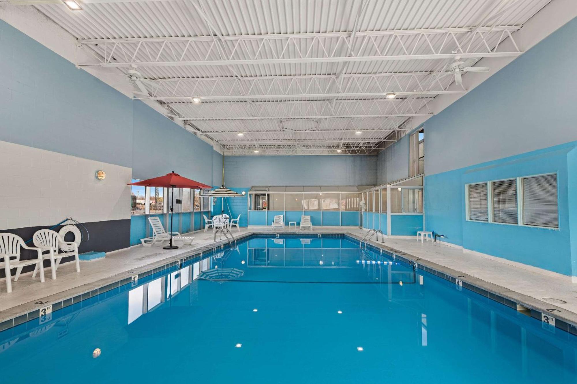Quality Inn & Suites Near I-480 And I-29 Council Bluffs Bagian luar foto