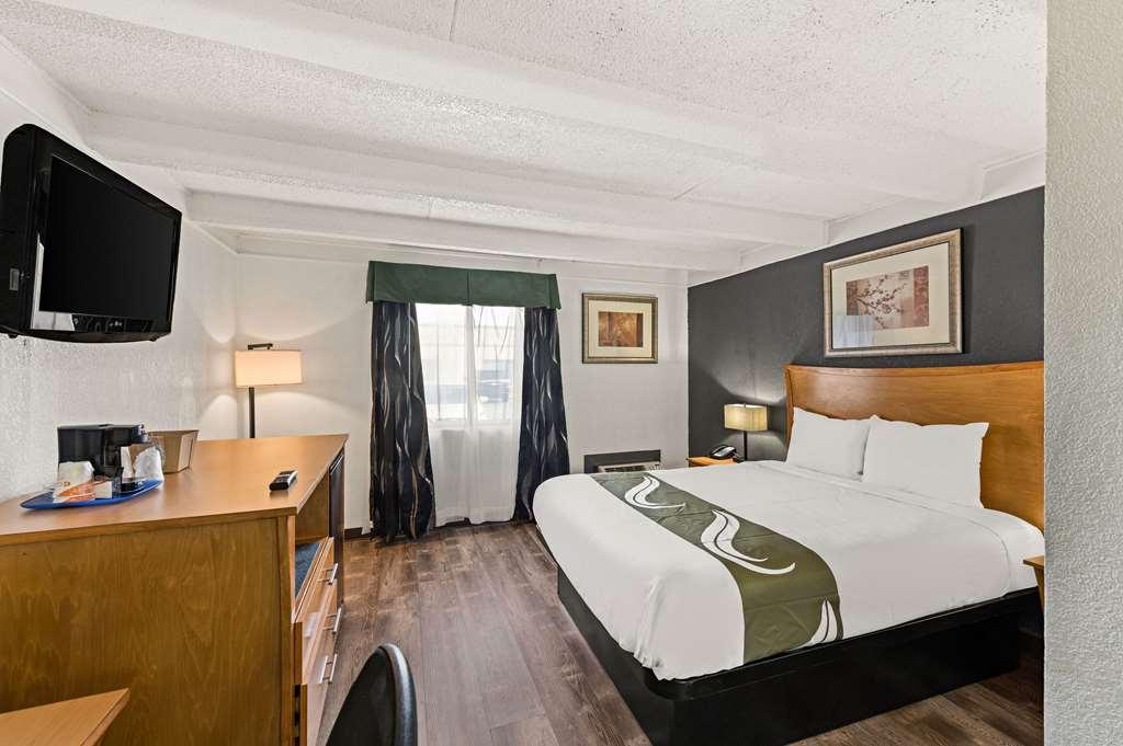 Quality Inn & Suites Near I-480 And I-29 Council Bluffs Ruang foto