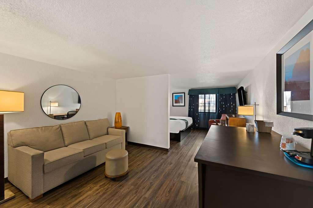 Quality Inn & Suites Near I-480 And I-29 Council Bluffs Ruang foto