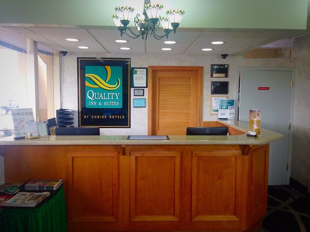 Quality Inn & Suites Near I-480 And I-29 Council Bluffs Bagian luar foto