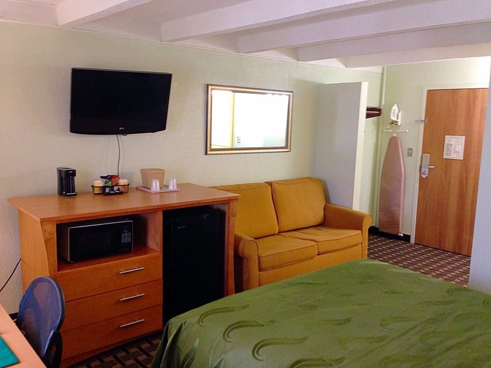 Quality Inn & Suites Near I-480 And I-29 Council Bluffs Bagian luar foto