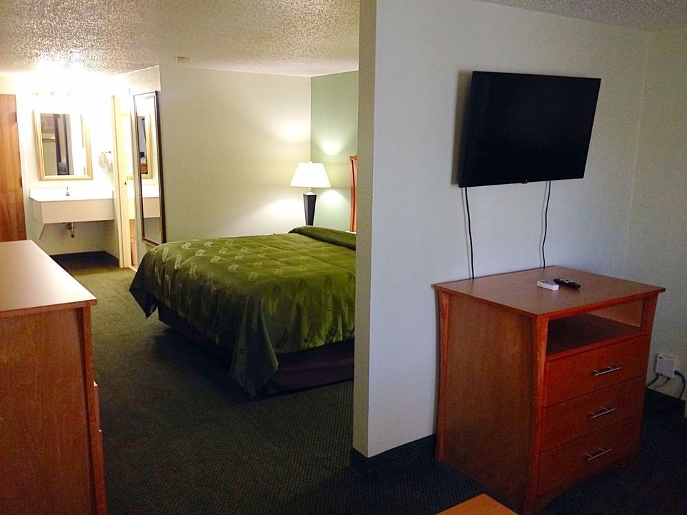 Quality Inn & Suites Near I-480 And I-29 Council Bluffs Bagian luar foto