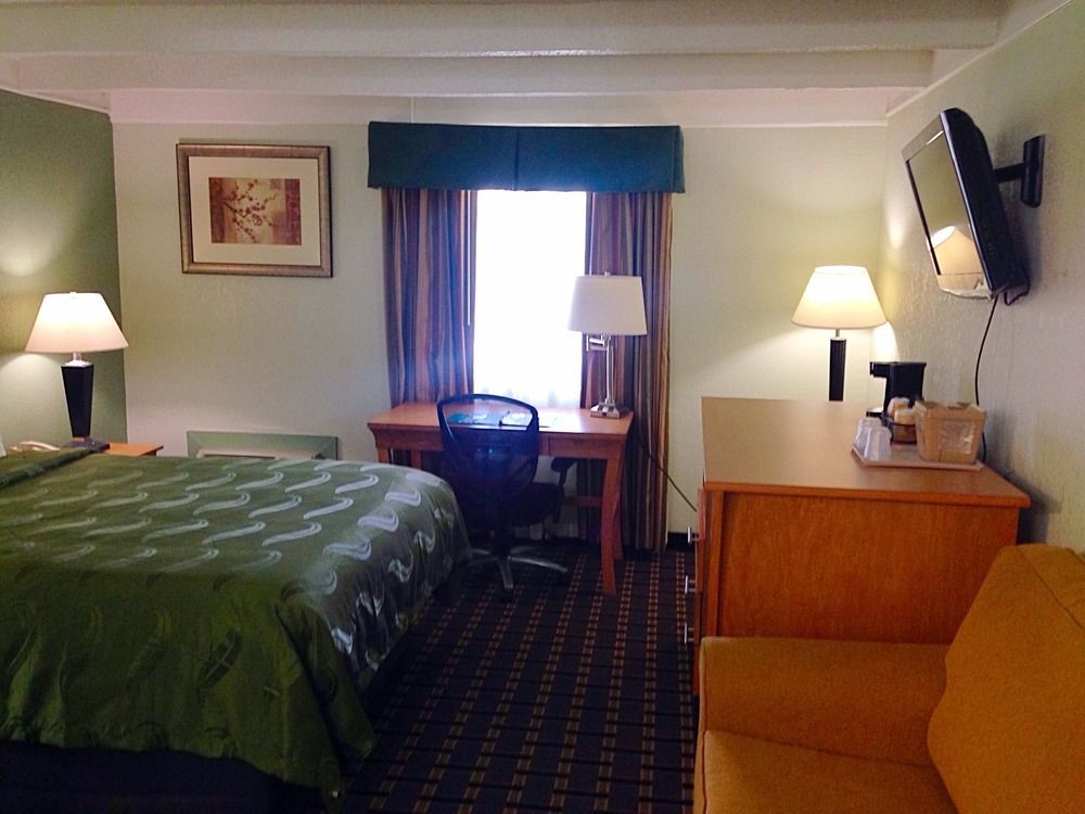 Quality Inn & Suites Near I-480 And I-29 Council Bluffs Bagian luar foto