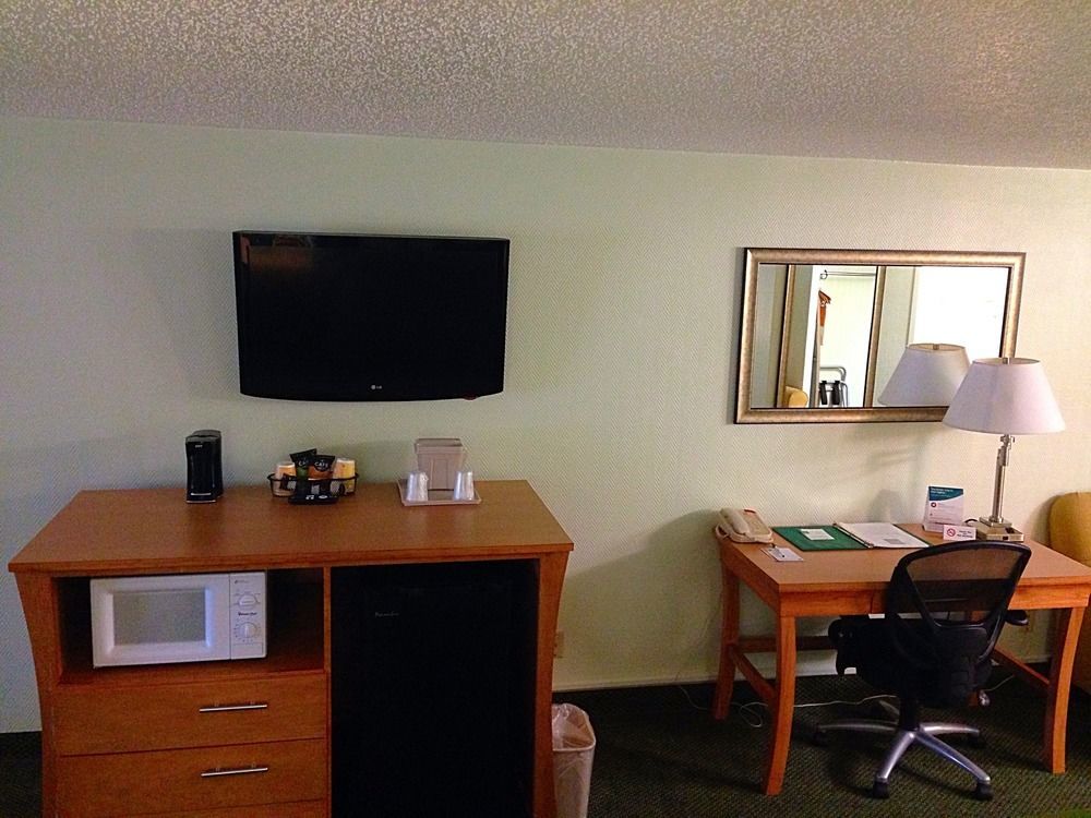 Quality Inn & Suites Near I-480 And I-29 Council Bluffs Bagian luar foto