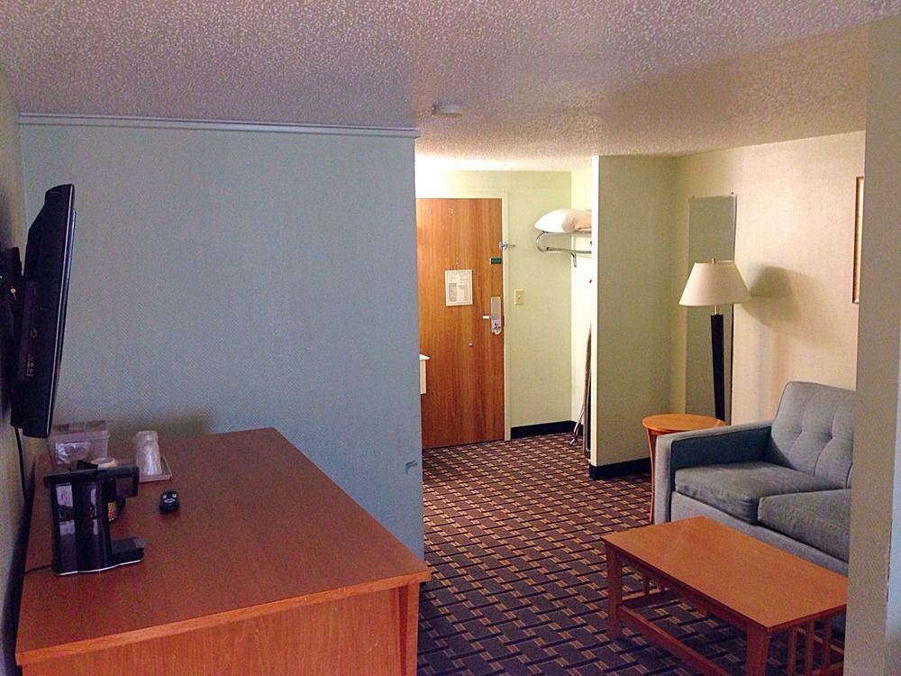 Quality Inn & Suites Near I-480 And I-29 Council Bluffs Bagian luar foto