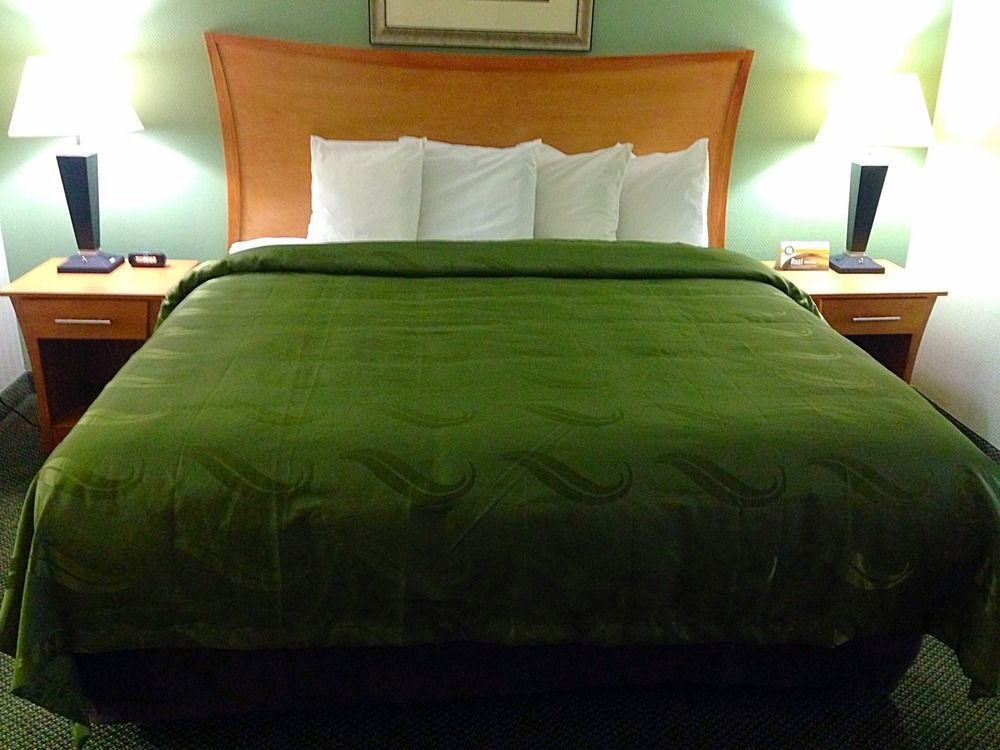 Quality Inn & Suites Near I-480 And I-29 Council Bluffs Bagian luar foto