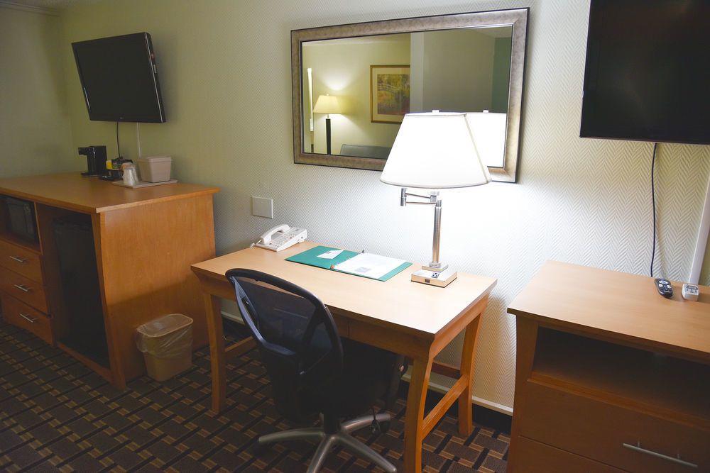 Quality Inn & Suites Near I-480 And I-29 Council Bluffs Bagian luar foto