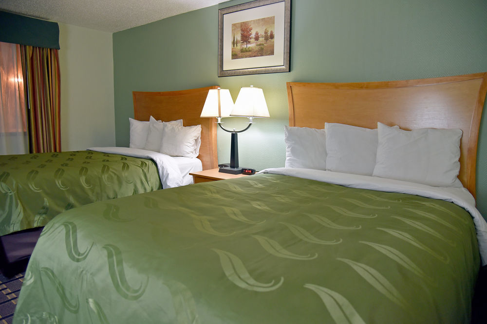 Quality Inn & Suites Near I-480 And I-29 Council Bluffs Bagian luar foto