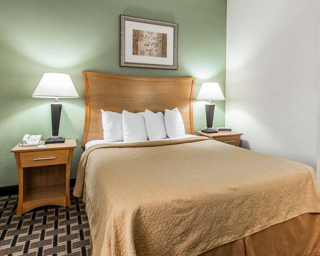 Quality Inn & Suites Near I-480 And I-29 Council Bluffs Ruang foto