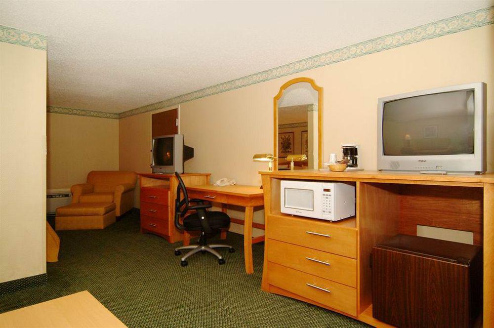 Quality Inn & Suites Near I-480 And I-29 Council Bluffs Bagian luar foto