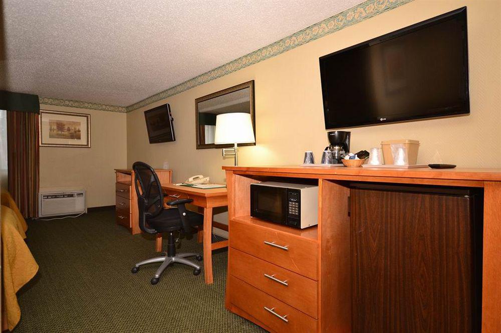 Quality Inn & Suites Near I-480 And I-29 Council Bluffs Ruang foto